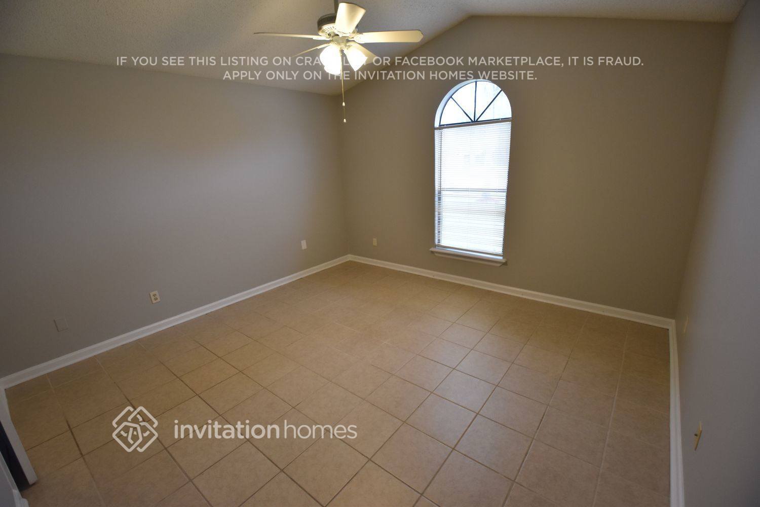 Building Photo - 10866 Hoof Print Dr