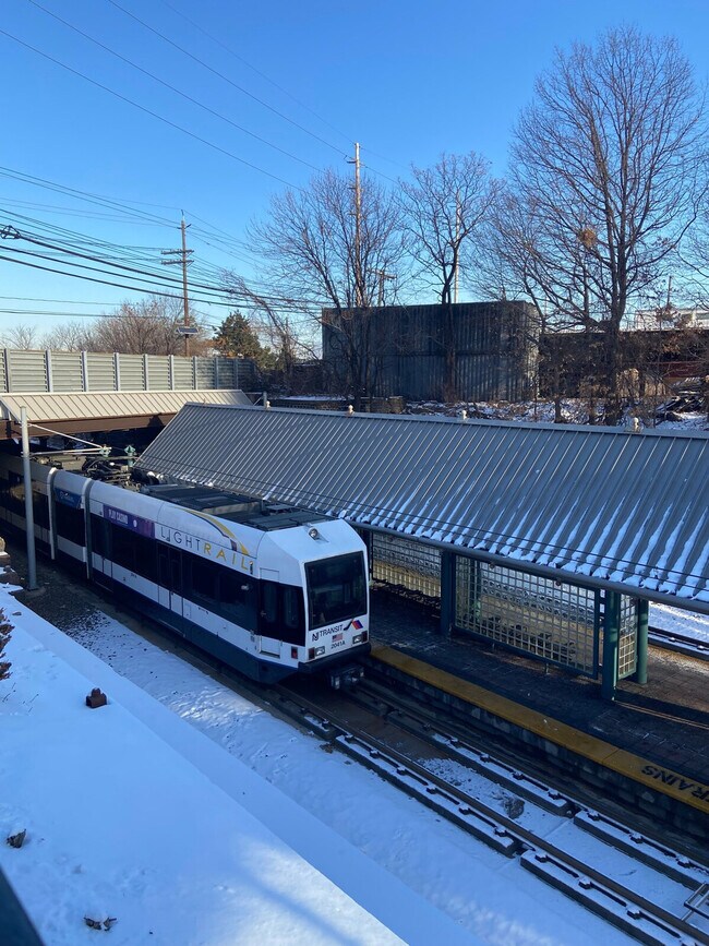 Building Photo - 1610 51st St