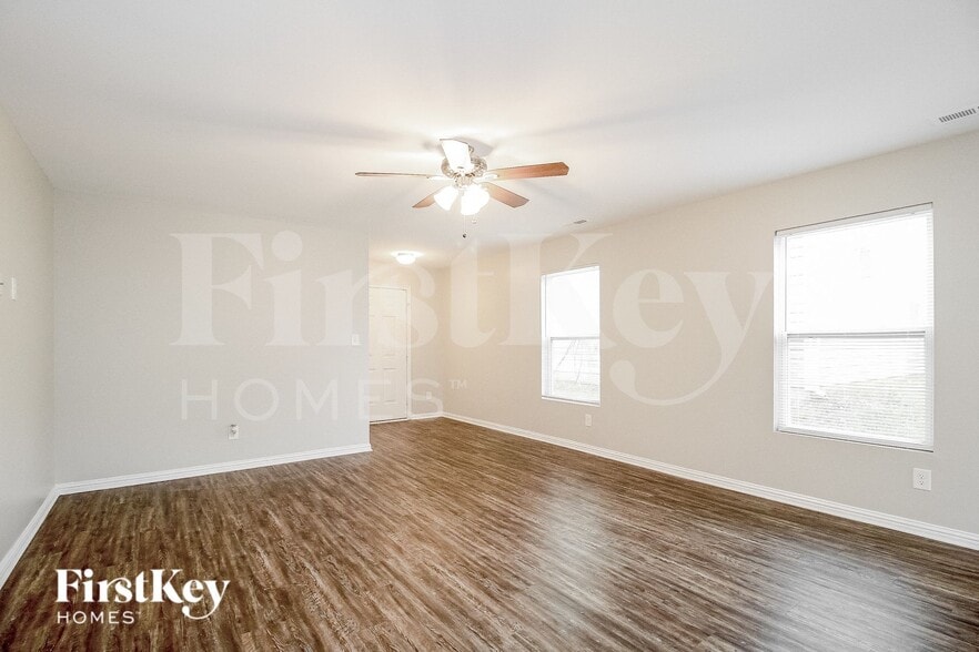 Building Photo - 4300 Oak Pointe Dr