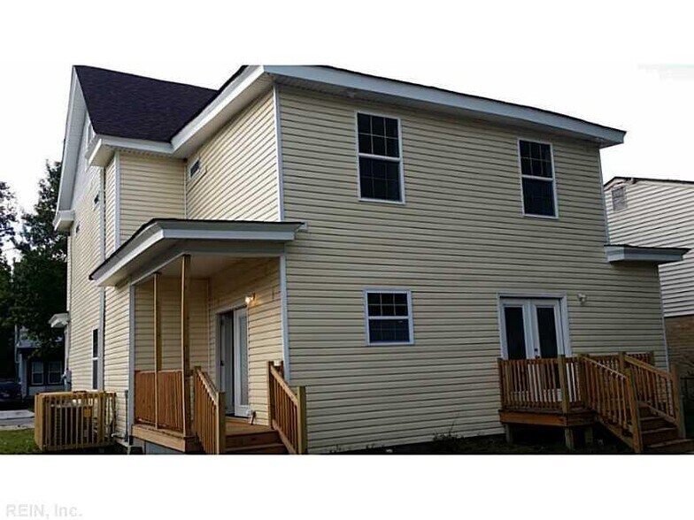 Building Photo - 3214 Bapaume Ave