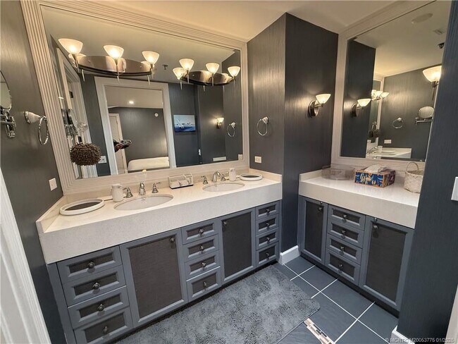 Building Photo - 9960 S Ocean Dr