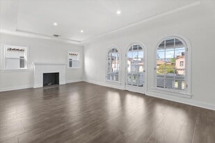 Building Photo - 128 N Hamilton Dr