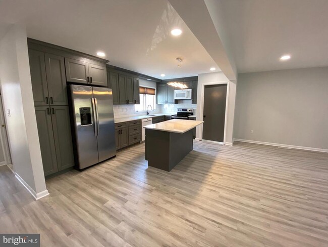 Building Photo - 117 Foxfire Dr