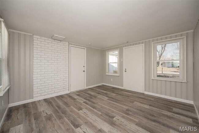 Building Photo - 9813 Winkler Dr