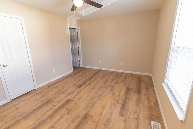 Building Photo - 1405-1407 Bodie Dr.