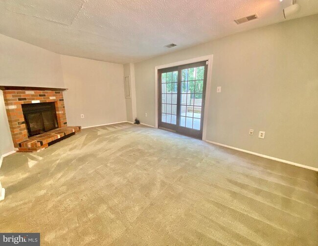 Building Photo - 6212 Hillside Rd