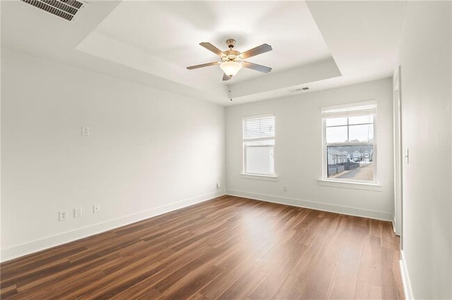 Building Photo - 1833 Edgehill Dr