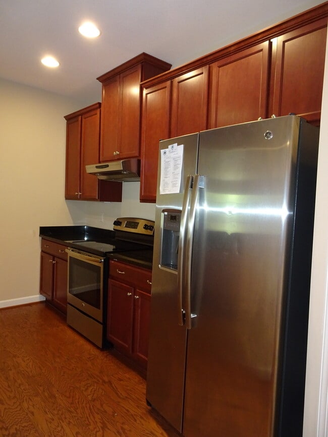 Building Photo - 3 bed condo with a golf course view in Bra...