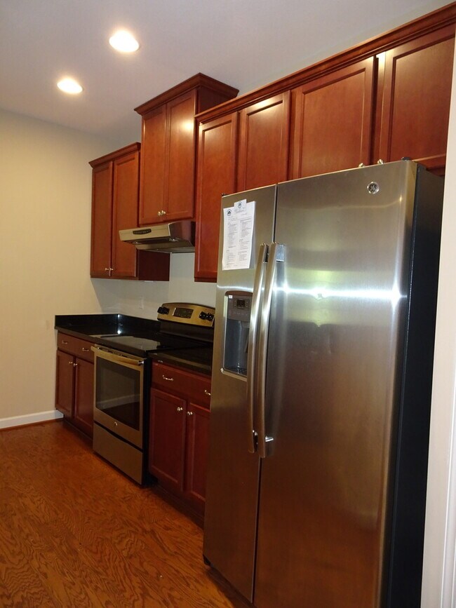Building Photo - 802 Braemar Creek