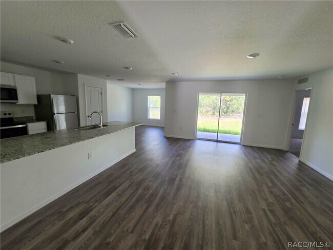 Building Photo - 9610 N San Jose Way