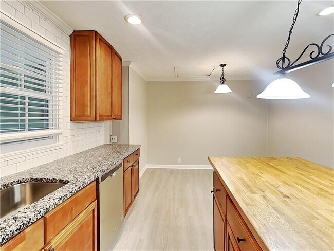 Building Photo - 4790 Matterhorn Dr SW