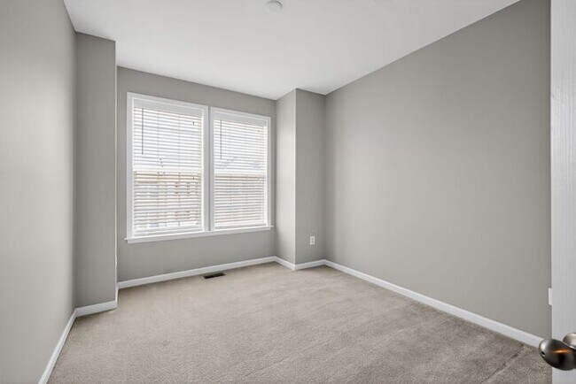 Building Photo - 8601 Sweet Rose Ct