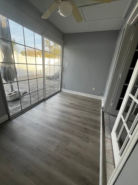 Building Photo - 327 Lake Placid Ct