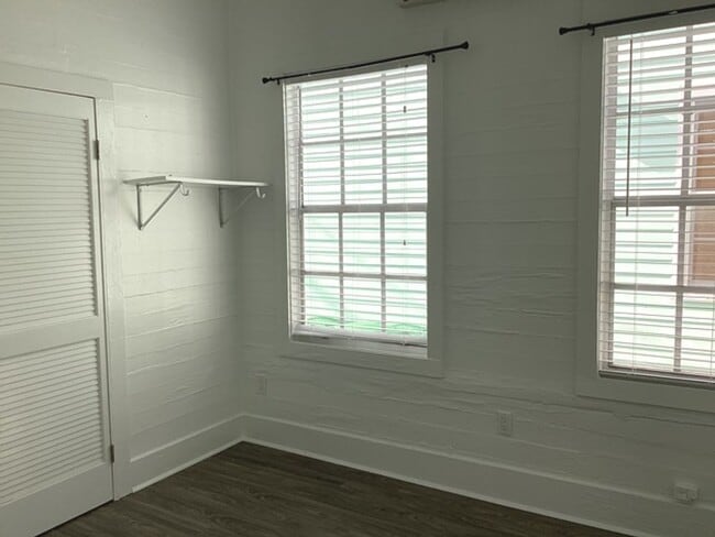 Building Photo - Old Town Location - 1 bed / 1 bath Apartment