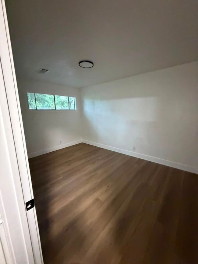 Building Photo - 7735 Coburn Dr