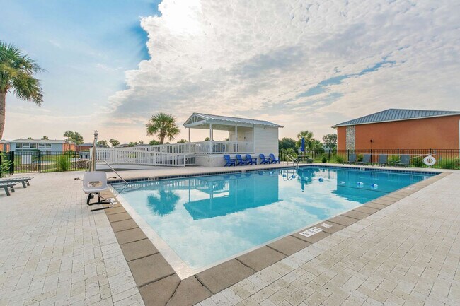 Building Photo - 4000 Gulf Terrace Dr