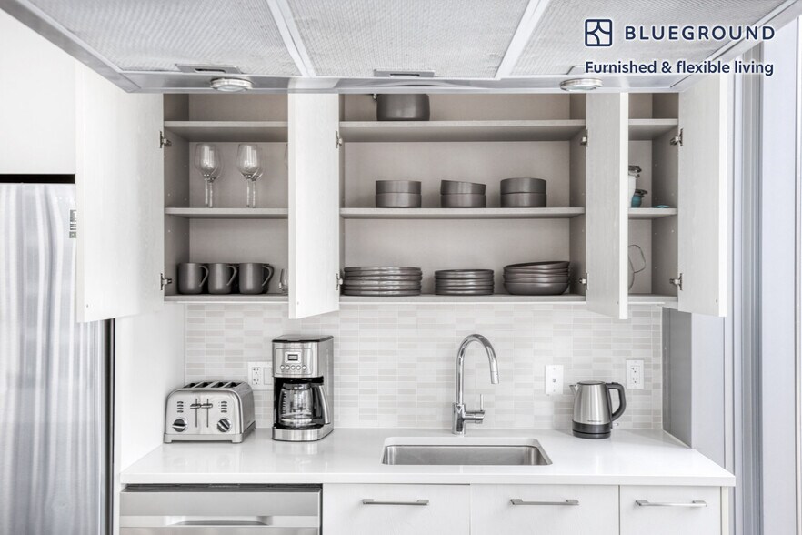 Building Photo - 8 E Huron St