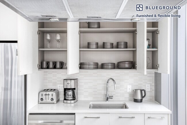 Building Photo - 8 E Huron St