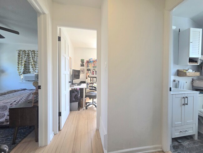 Building Photo - 609 Farragut Pl NE