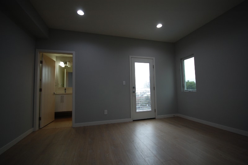 Building Photo - 648 N Serrano Ave