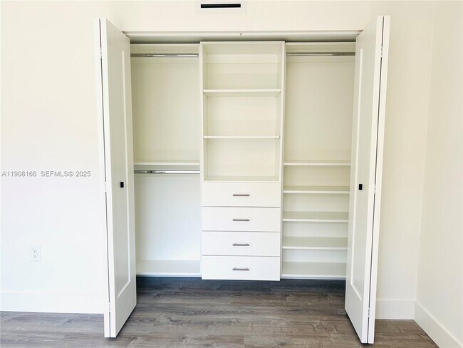 Building Photo - 201 Jefferson Ave