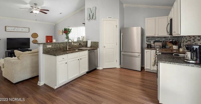 Building Photo - *** November Promotion -- Sign lease by No...