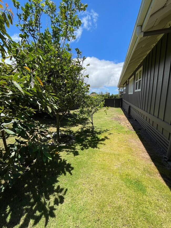Building Photo - Beautiful 3 bedroom 3 bath home on dry side Waimea