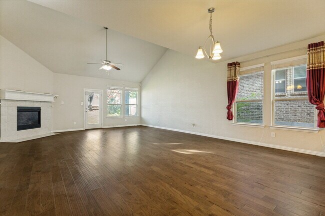 Building Photo - "Spacious 5-Bedroom Oasis with Granite Elegance and Hardwood Charm in Fort Worth!"
