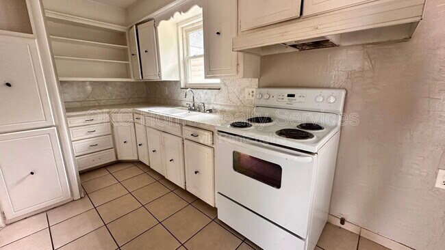 Building Photo - 6808 NW 59th St