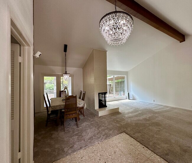 Building Photo - 1616 Aldridge Dr