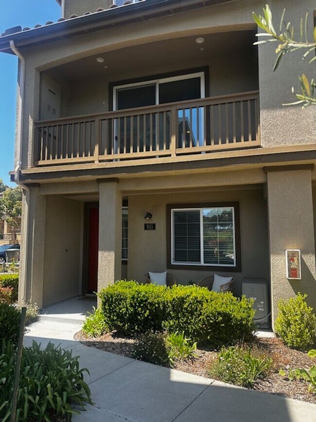 Primary Photo - 3 Bedroom, 3.5 Bath Townhouse Style Condo ...