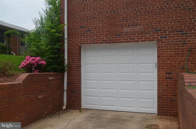 Building Photo - 6303 Kirby Rd