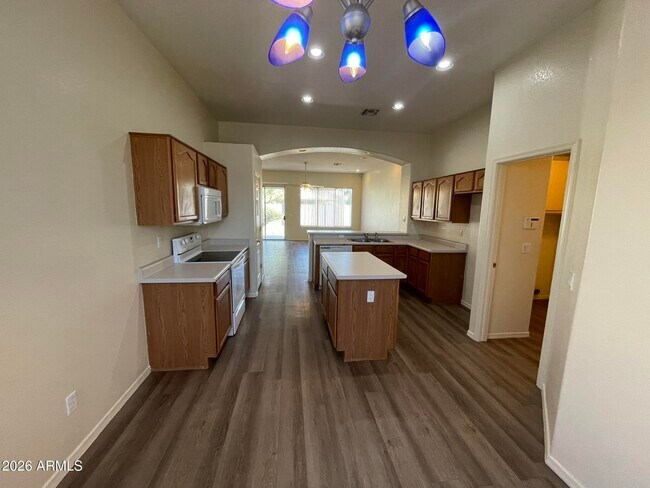 Building Photo - 3850 E Heather Ct