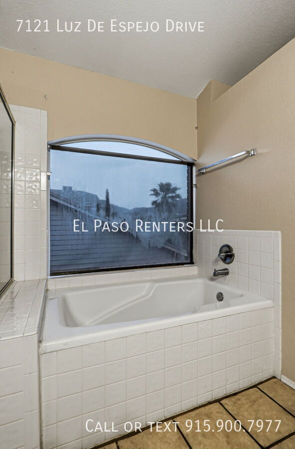 Building Photo - 7121 Luz De Espejo Dr