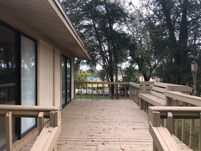 Building Photo - 217 Acorn Dr