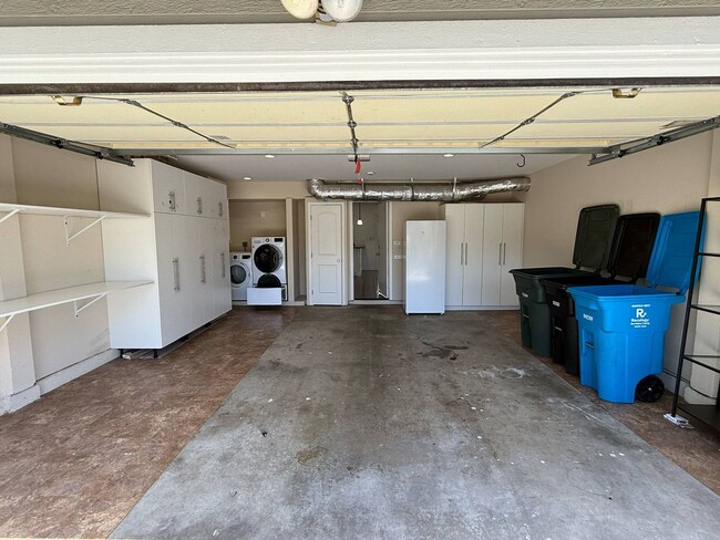 Building Photo - Stylish Redwood Shores Home with Vaulted C...