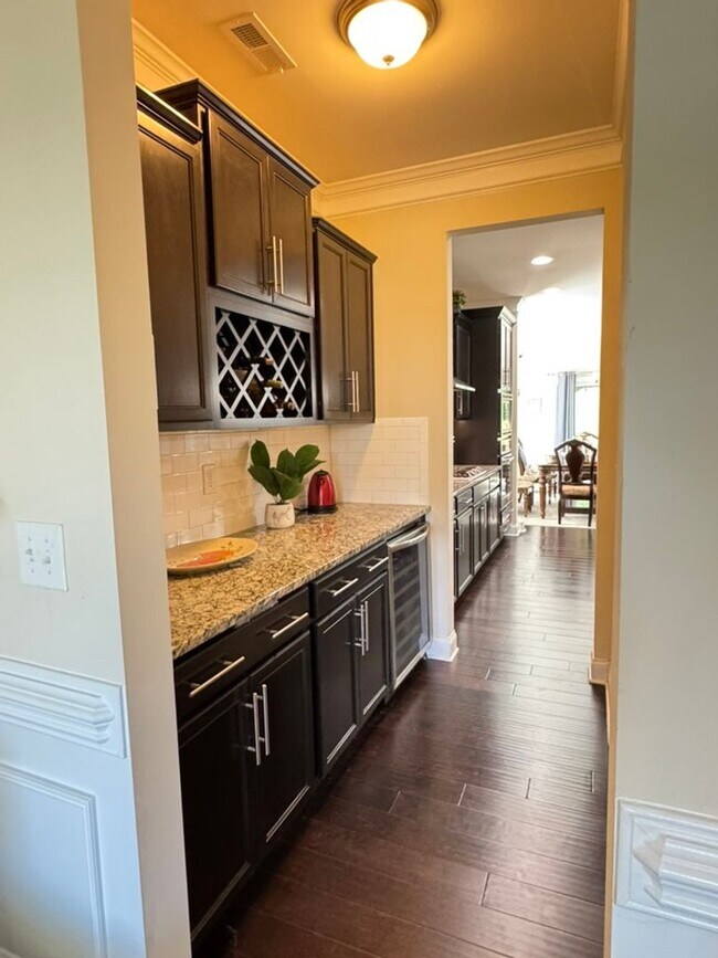 Building Photo - Sought-After Skybrook Community