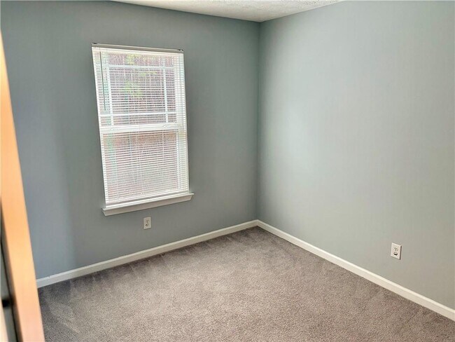 Building Photo - 6347 Ellenwood Dr