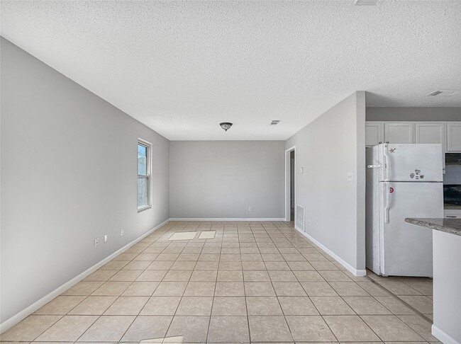 Building Photo - 114 8th St
