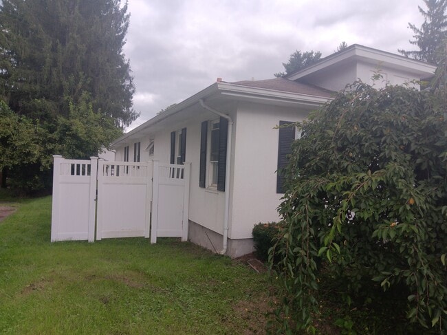 Building Photo - 315 Jennings St