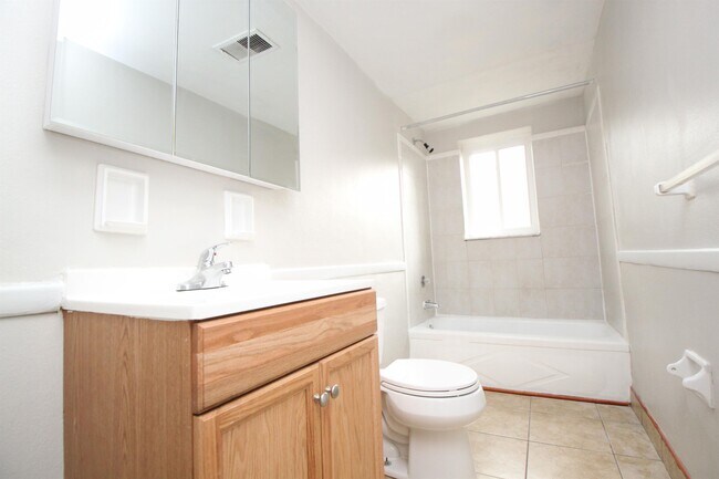 Interior Photo - SHILOH AVENUE -- 148