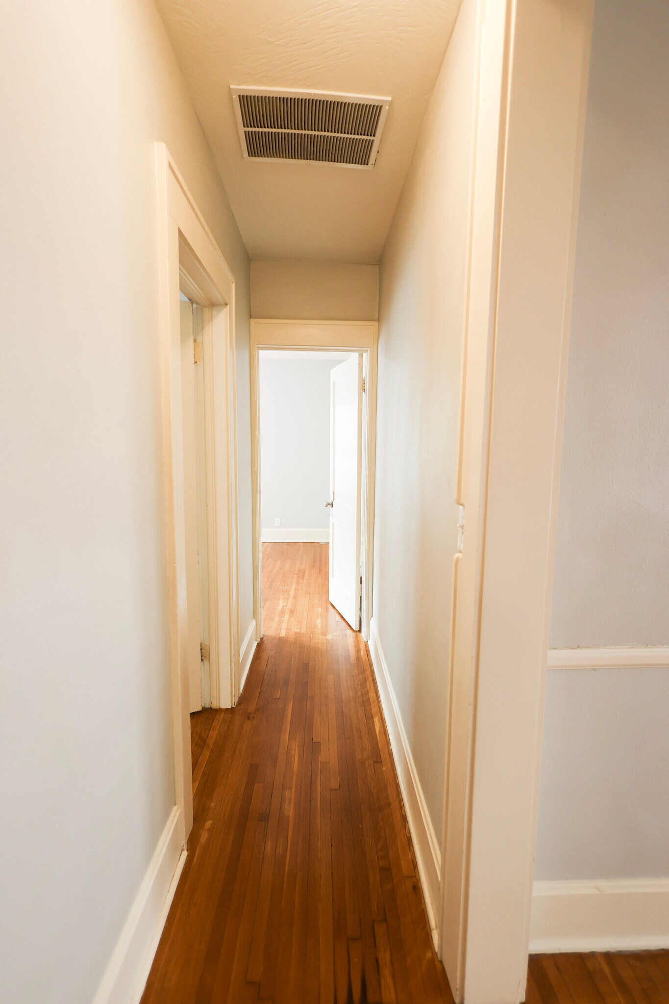 Building Photo - 1351 E Cherry St