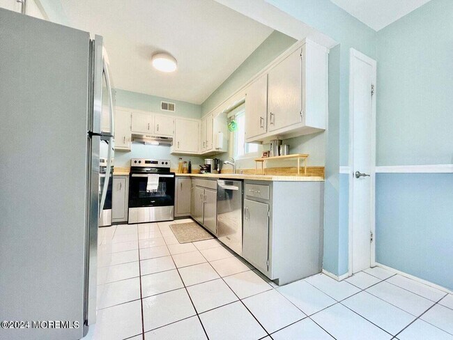 Building Photo - 562 Clubhouse Dr