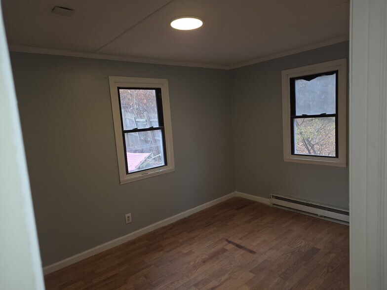 Building Photo - 25 Laurel Trl