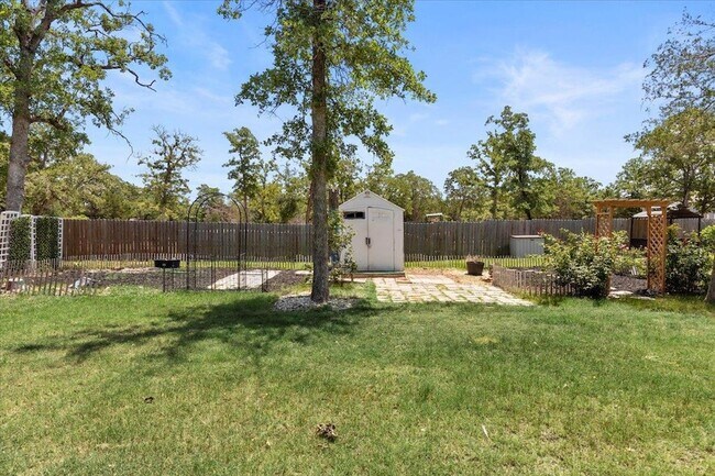 Building Photo - 127 Medlar Dr
