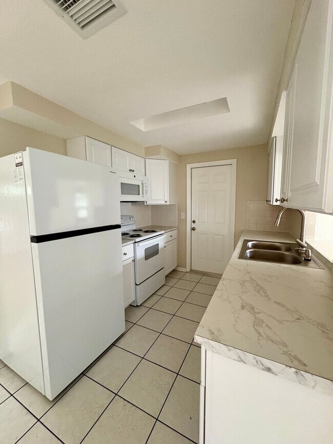 Building Photo - 4606 Eastwood Ln