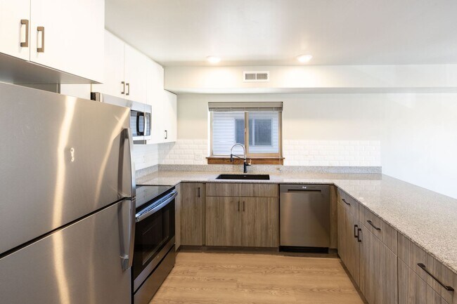 Building Photo - 2 BED 1 BATH APARTMENT IN REXBURG - AVAILABLE NOW UNTIL END OF DECEMBER