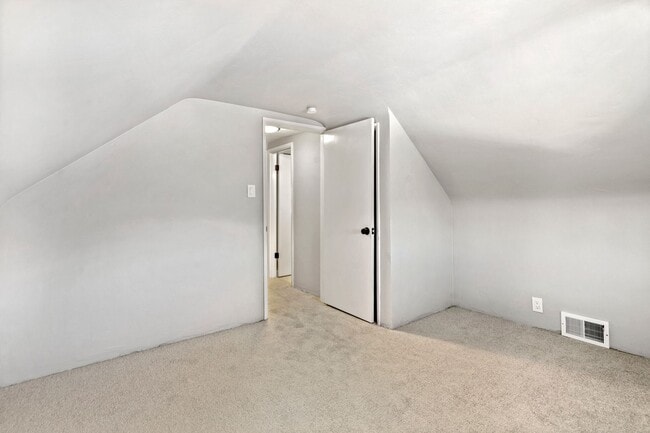 Building Photo - Updated 3 Bed 2 Bath in Penn Hills! Available MAY