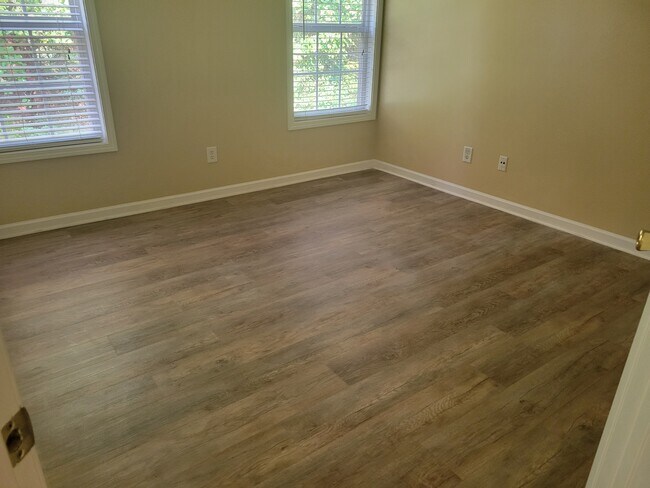 Building Photo - 6071 Grovegate Ln