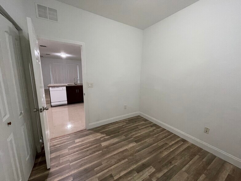 Building Photo - 1955 Marsh Harbor Dr